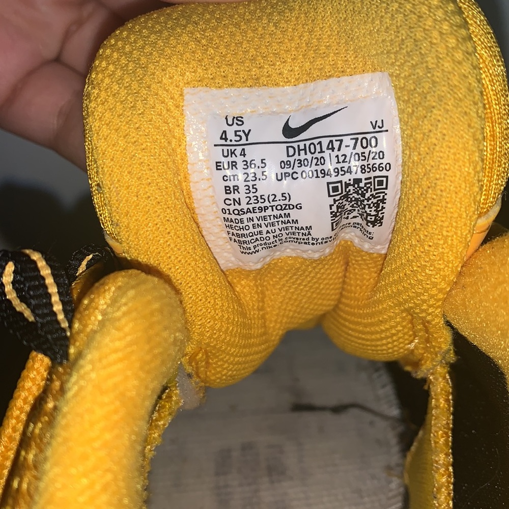 Nikes - Picture 6 of 6